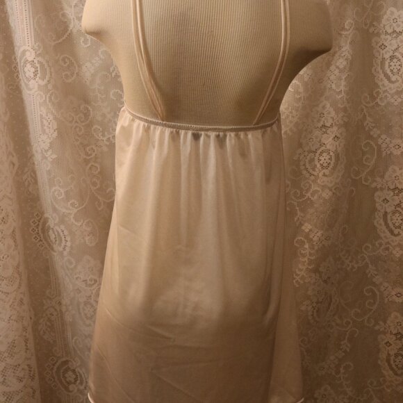 Gloria Vanderbilt vintage nightie size large and really pretty! 100% nylon - Picture 4 of 7